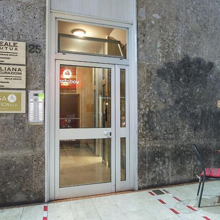Central Apartment Close To Food And Shopping Болоня Екстериор снимка